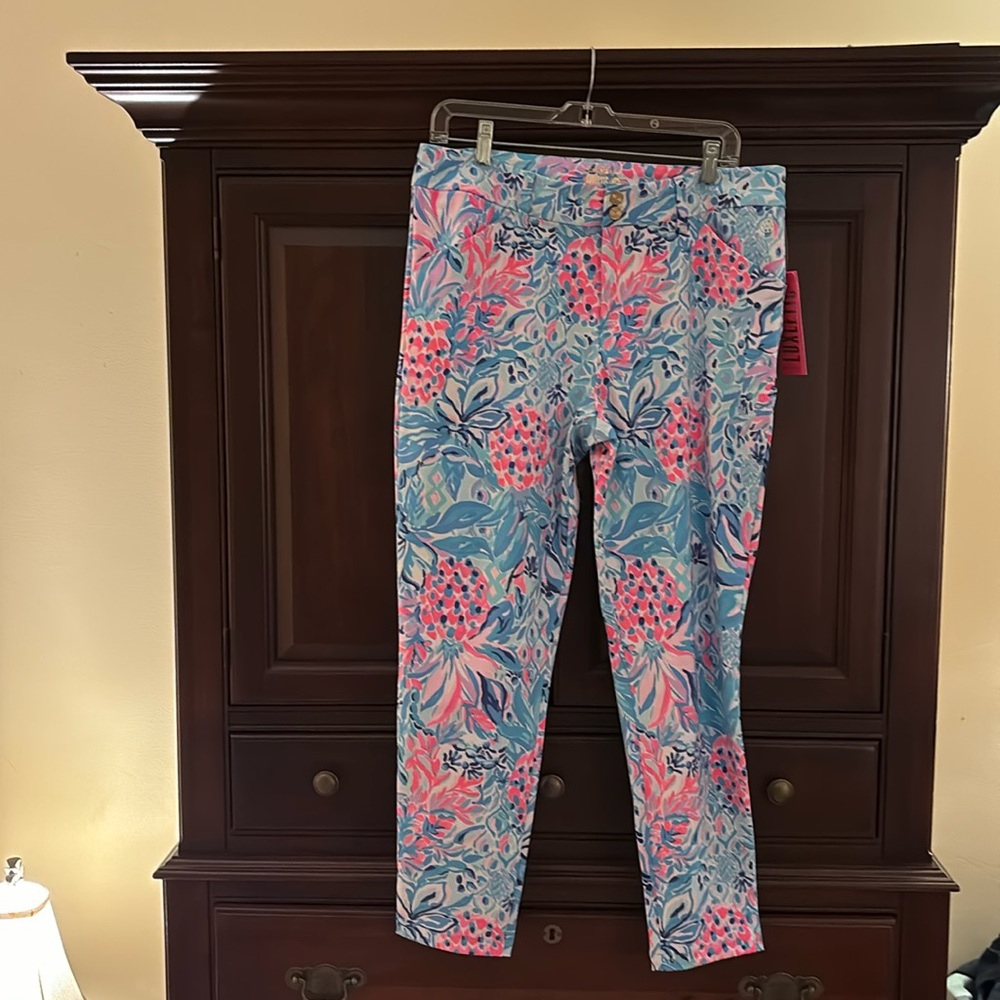 Lilly Pulitzer 14  fairway performance twill NWT pink/ aqua pineapple pattern.